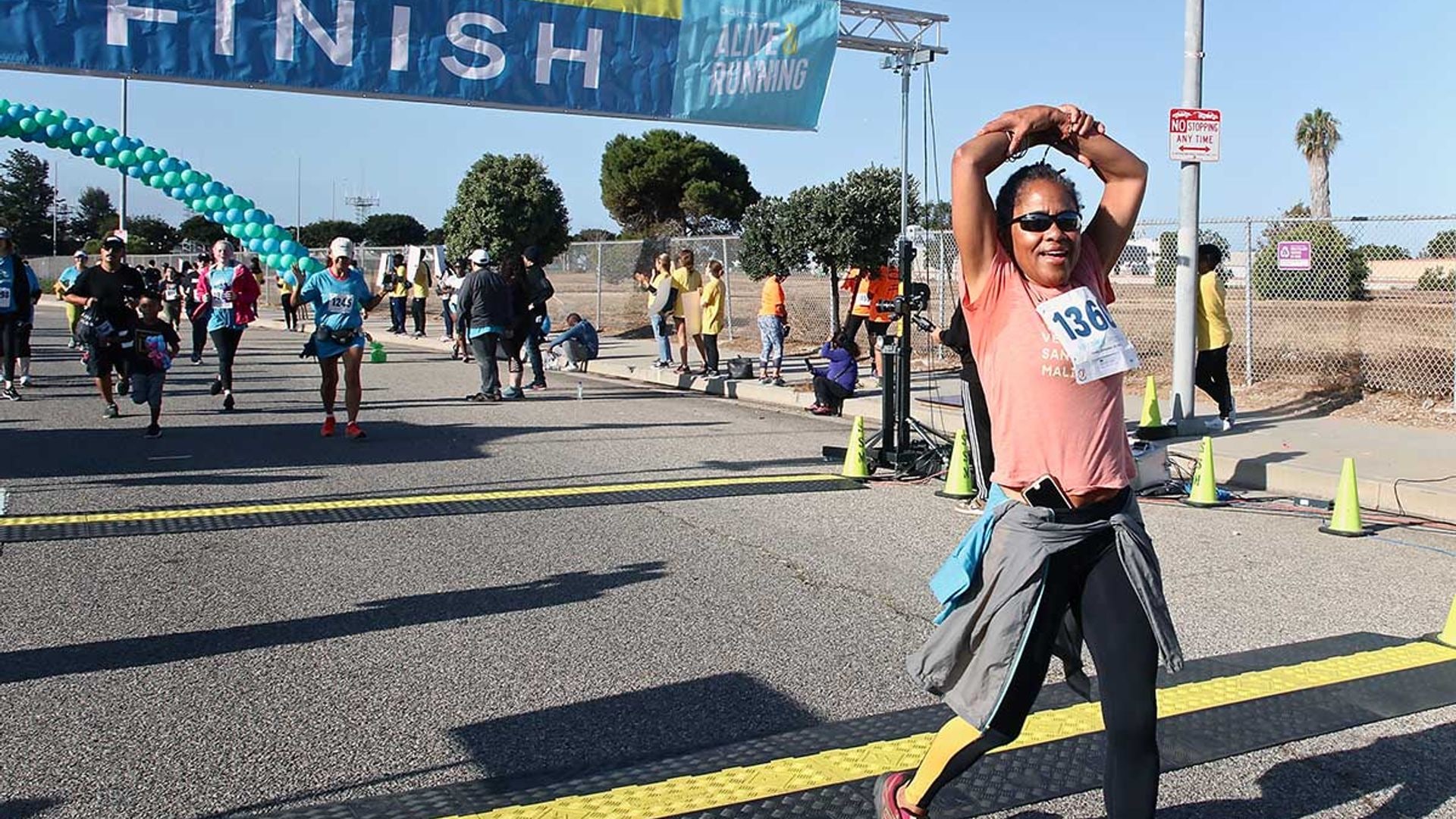 Мать Меган Маркл Дориа Редлан пробежала 5 км на соревнованиях в Лос-Анджелесе