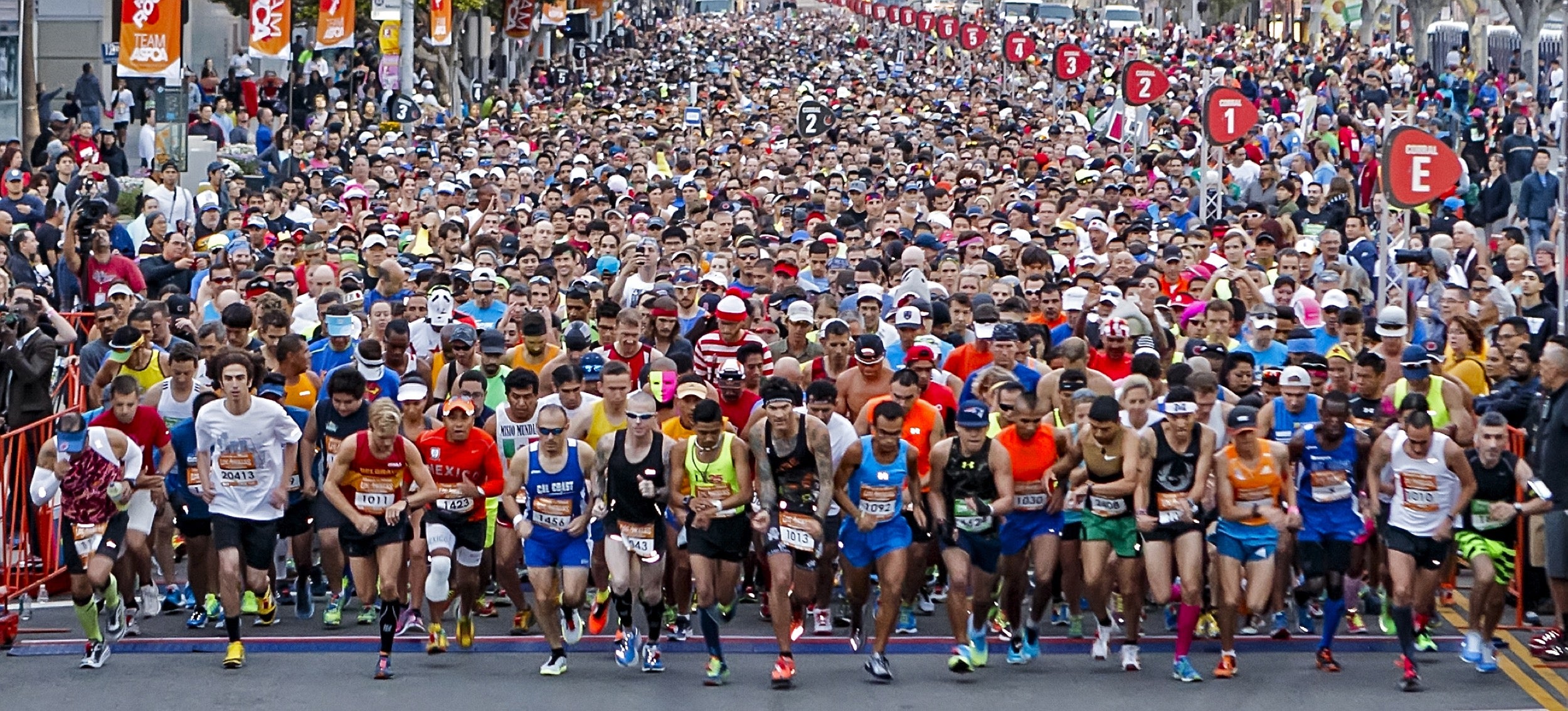 Горстка бегунов вместо 38000 участников: как прошел Токийский марафон 2020